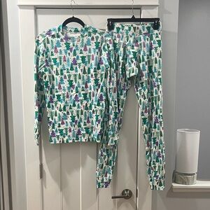 Men's XS Festive Tree Pajama Set Amazon Essentials NWOT